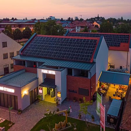 Park Hotel Buek-Buekfuerdo 외부 사진