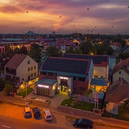 Park Hotel Buek-Buekfuerdo 외부 사진
