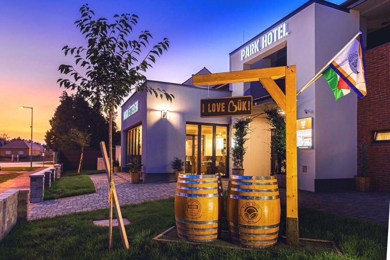 Park Hotel Buek-Buekfuerdo 외부 사진