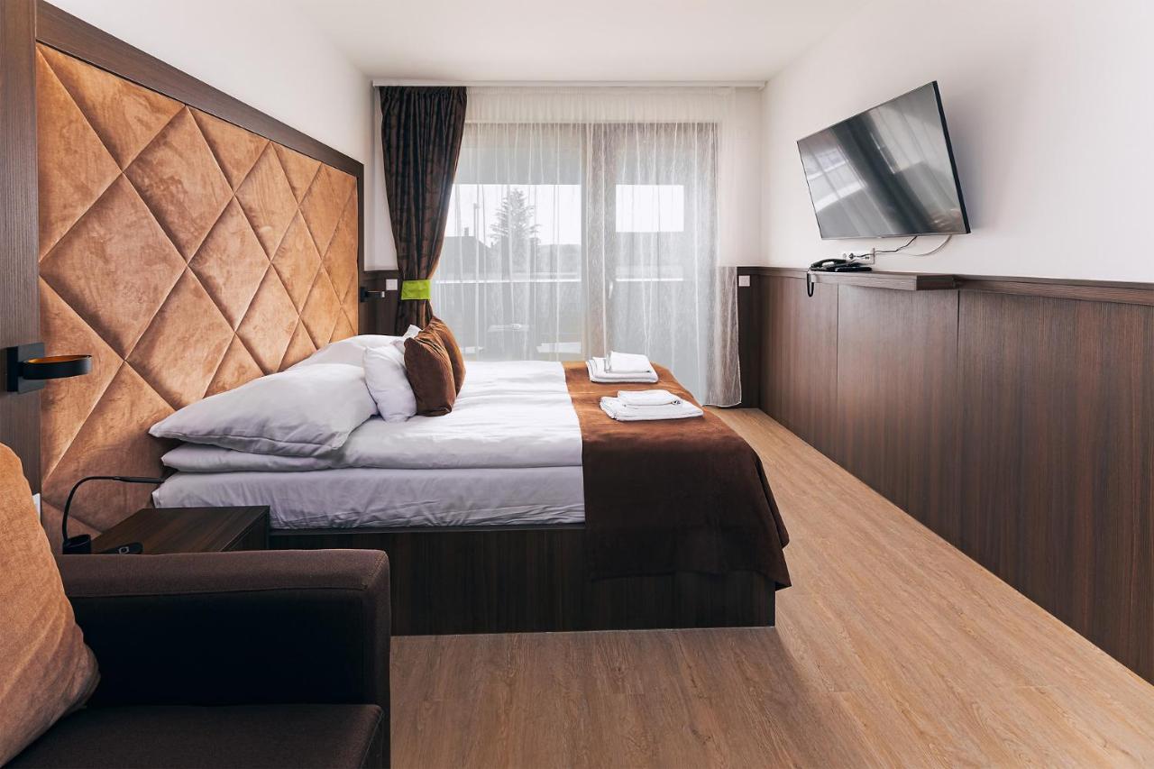 Park Hotel Buek-Buekfuerdo 외부 사진