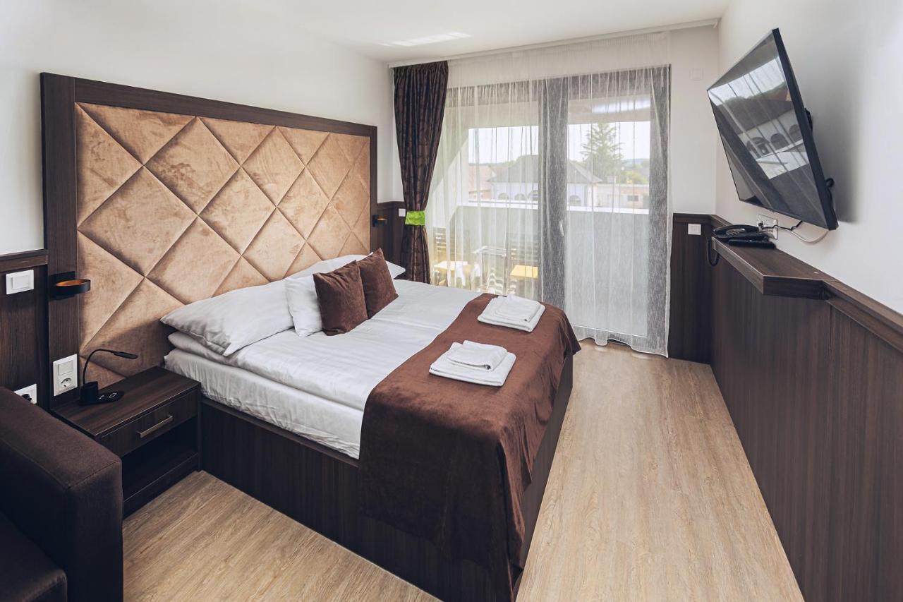 Park Hotel Buek-Buekfuerdo 외부 사진