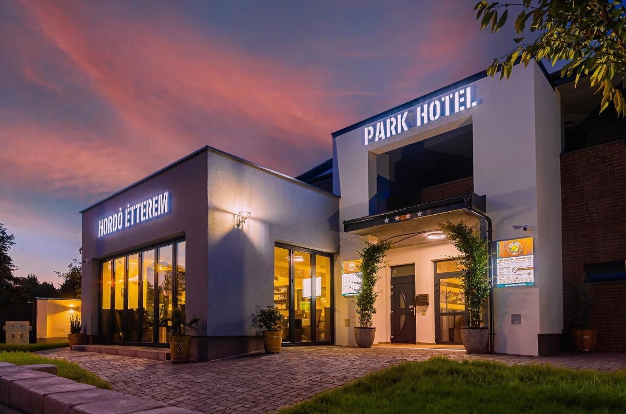 Park Hotel Buek-Buekfuerdo 외부 사진