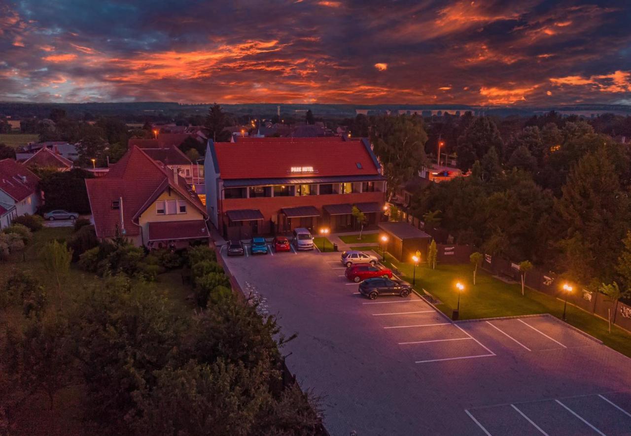 Park Hotel Buek-Buekfuerdo 외부 사진