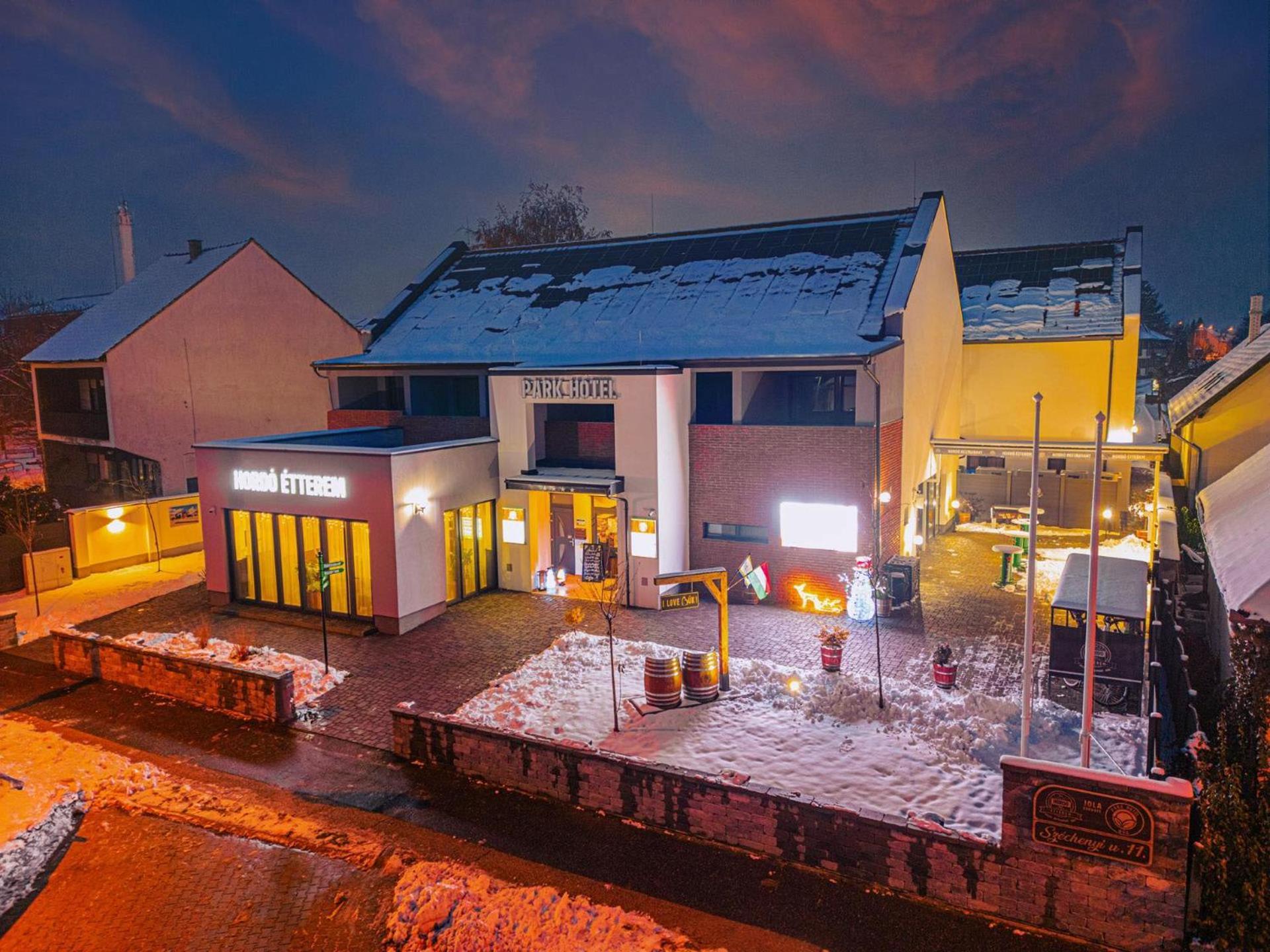 Park Hotel Buek-Buekfuerdo 외부 사진