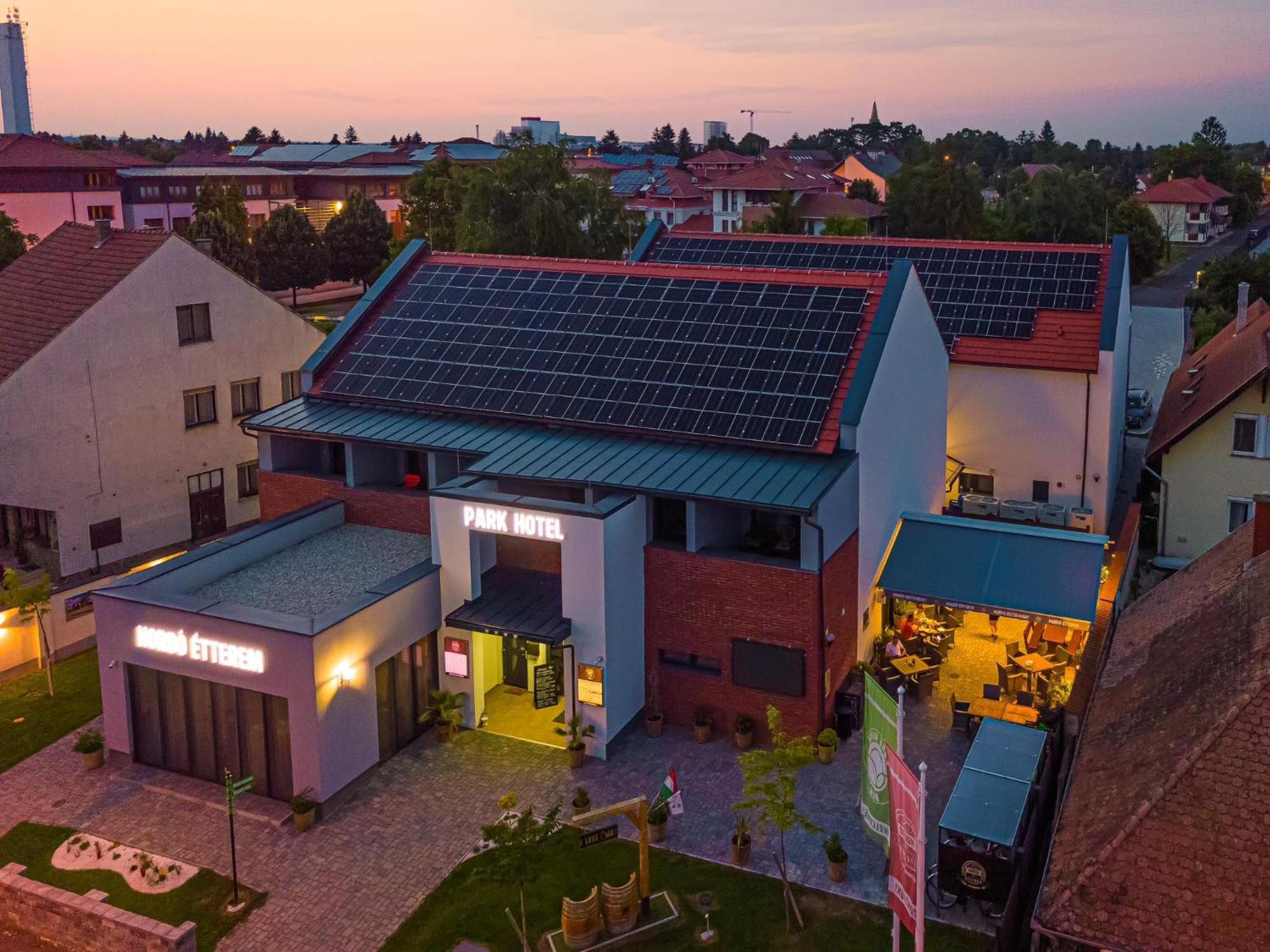Park Hotel Buek-Buekfuerdo 외부 사진